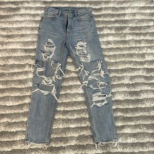 American Eagle Ripped Mom Jean Long